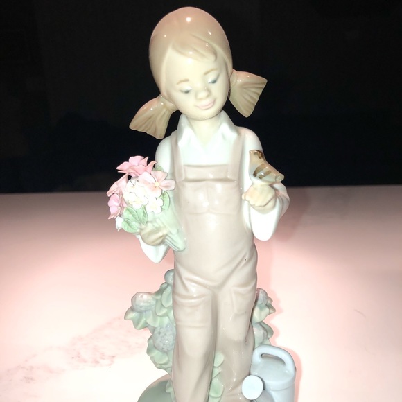 Lladro Other - Lladro 5217  spring - girl with flowers